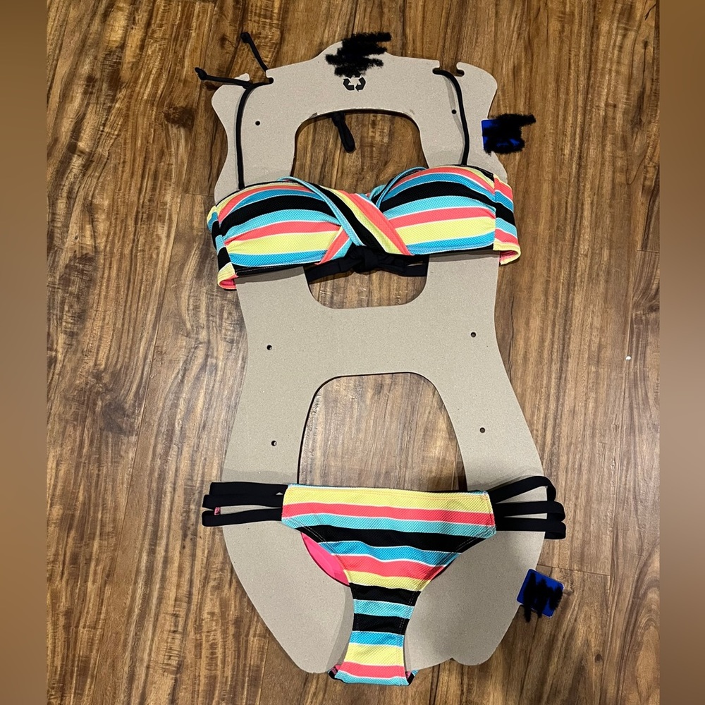 Powder room bikini set